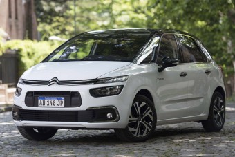 Vaklárma volt a hír, marad a Citroën buszlimuzinja