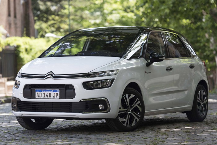 Vaklárma volt a hír, marad a Citroën buszlimuzinja