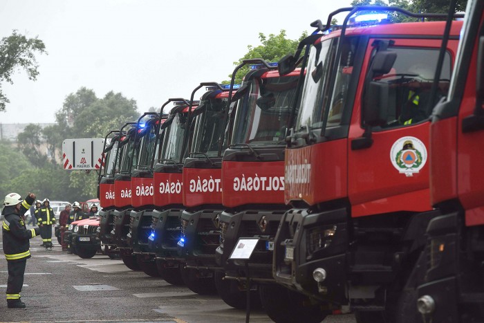 26 új tűzoltóautót kaptak a katasztrófavédők