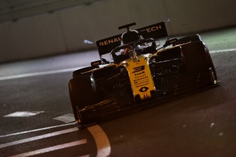 Ricciardo: Csak úgy osztogattuk a pontokat