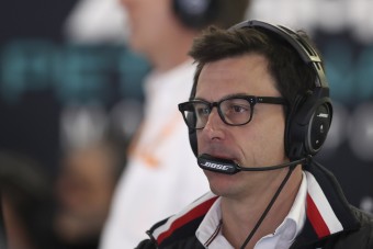 F1: A Mercedes-főnök beszállt az Aston Martinba