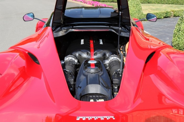 800 millióért szinte olcsó ez a piros LaFerrari 7