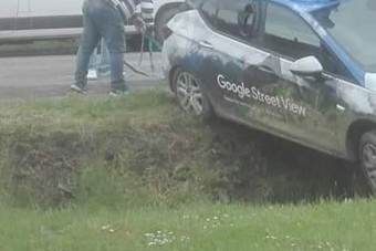 Árokba hajtott a Google autója Magyarországon