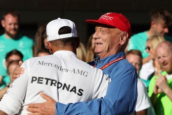 F1: Laudának köszönheti a fizetését Hamilton