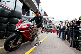 F1: Lauda halála miatt hiányzott Hamilton