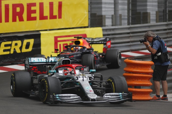 F1: Lauda miatt nem büntették Hamiltont?