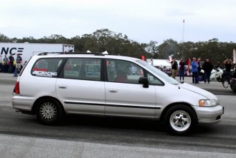 Családi kisbusz eszement 700 lóerővel
