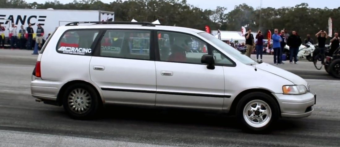 Családi kisbusz eszement 700 lóerővel