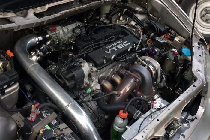 Családi kisbusz eszement 700 lóerővel 1