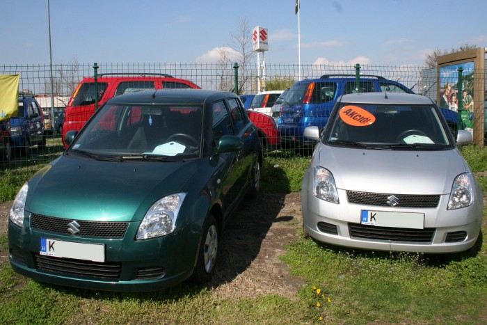 Egy világvégeálló használt Suzuki 1 Egy világvégeálló használt Suzuki 1