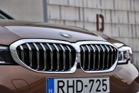 BMW 320d G20 – Játszani is enged 44