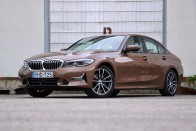 BMW 320d G20 – Játszani is enged 42