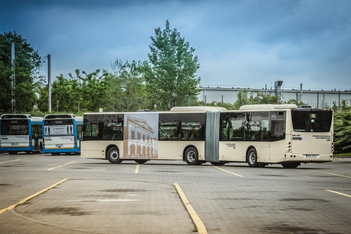 Látványos dekorációt kaptak az új debreceni buszok 2 Látványos dekorációt kaptak az új debreceni buszok 2