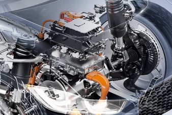 Az év legjobb új motorjába tankolni sem kell