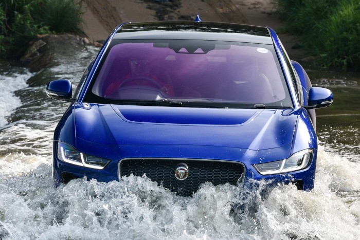 Az év legjobb új motorjába tankolni sem kell 12 | Vezess Az év legjobb új motorjába tankolni sem kell 12