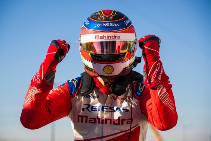 Síri csendben várta Budapest a villany-F1-es érkezését 9