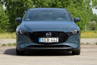 Nincs még egy ilyen szoborszerű autó, mint az új Mazda3 2