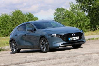 Nincs még egy ilyen szoborszerű autó, mint az új Mazda3