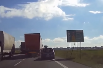 Kegyetlenül lezúzta a tanulóvezetőt a szabálytalan kamionos