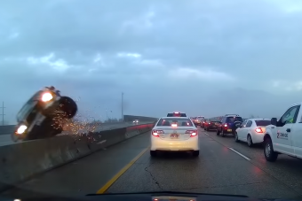 Egy betontömb mentette meg az autós életét