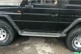 Az orosz szaki úgy összerakta a G-osztályt, hogy hiába pörög a kerék, nem halad sehova