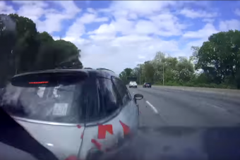 Még nagyobb bajt okozott a bajkerülő autós