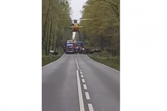 Bravúrosan landolt fák között ez a mentőhelikopter