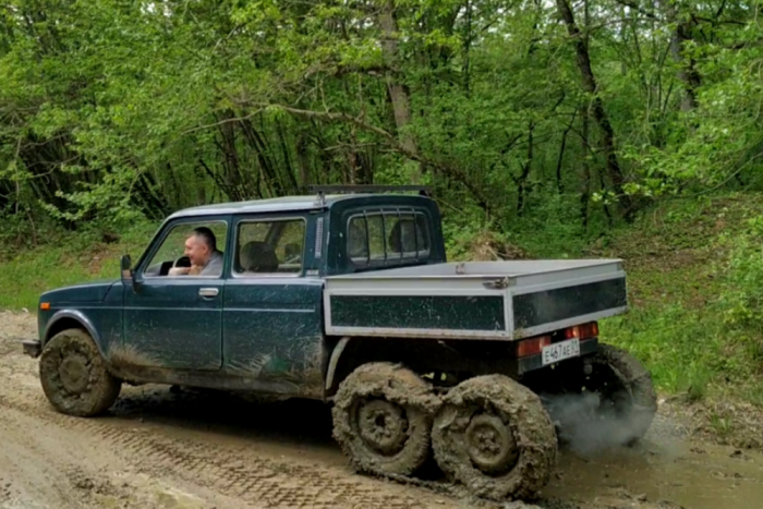 Ezen a hatkerekű Lada Niván garantáltan meg fogsz lepődni