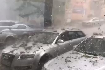 Durva jégeső Erdélyben, ezeknek az autóknak annyi