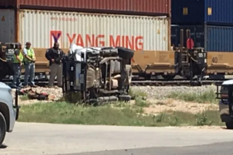 Jelzés tilos, a vonat elment, a rendőr a sínekre hajtott, ami nagy hiba volt