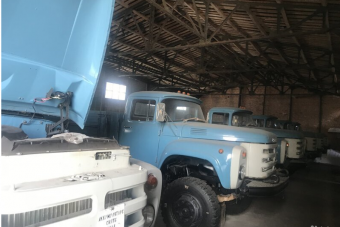 25 év után kerültek elő egy raktárból legendás orosz teherautók