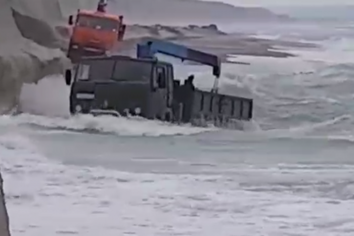 A viharos óceán felett is győzött ez a Kamaz