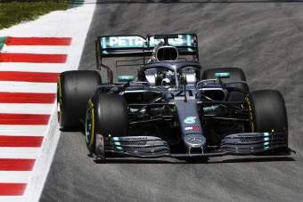F1: Hoppon maradt a botrányhős pilóta
