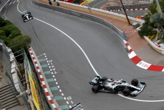 F1: A Mercedes agyonverte a mezőnyt