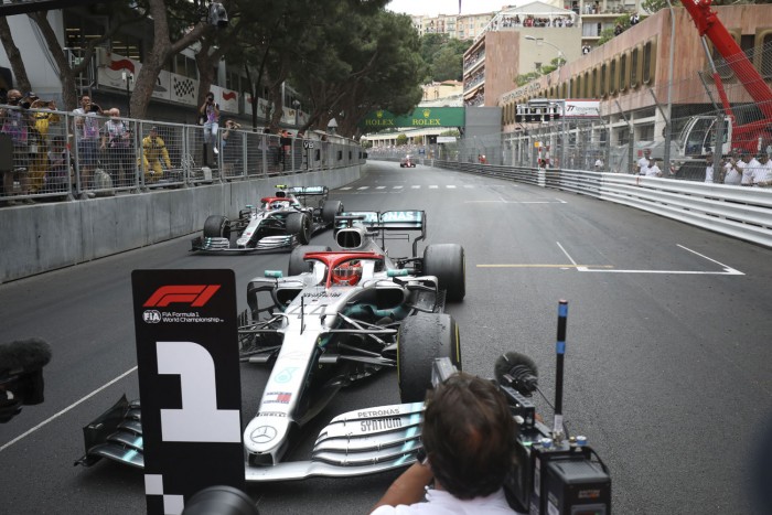 Hamilton: Három futamot is letolnék egymás után 1 | Vezess Hamilton: Három futamot is letolnék egymás után 1