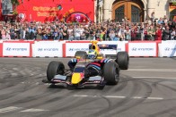 Síri csendben várta Budapest a villany-F1-es érkezését 116