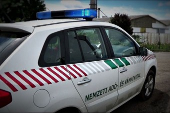 Rejtélyes autókat vásárolt a NAV