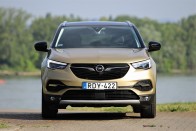 Csak jókat örökölt a szülőktől – Opel Grandland X teszt 3