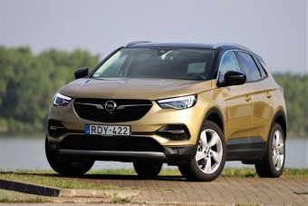 Csak jókat örökölt a szülőktől - Opel Grandland X teszt