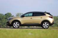Csak jókat örökölt a szülőktől – Opel Grandland X teszt 47