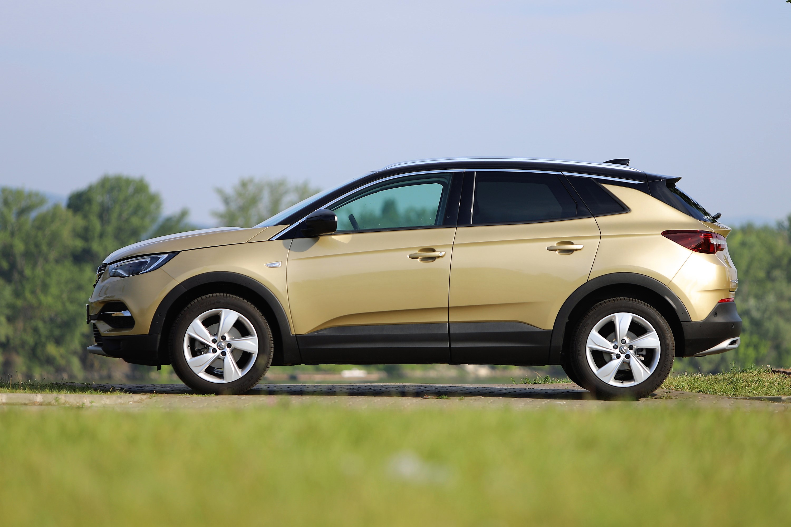 Csak jókat örökölt a szülőktől – Opel Grandland X teszt 6