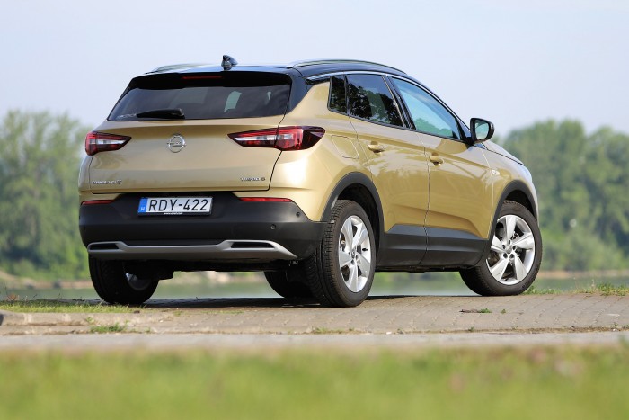 Csak jókat örökölt a szülőktől – Opel Grandland X teszt 17