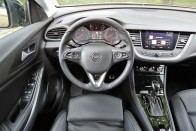 Csak jókat örökölt a szülőktől – Opel Grandland X teszt 58