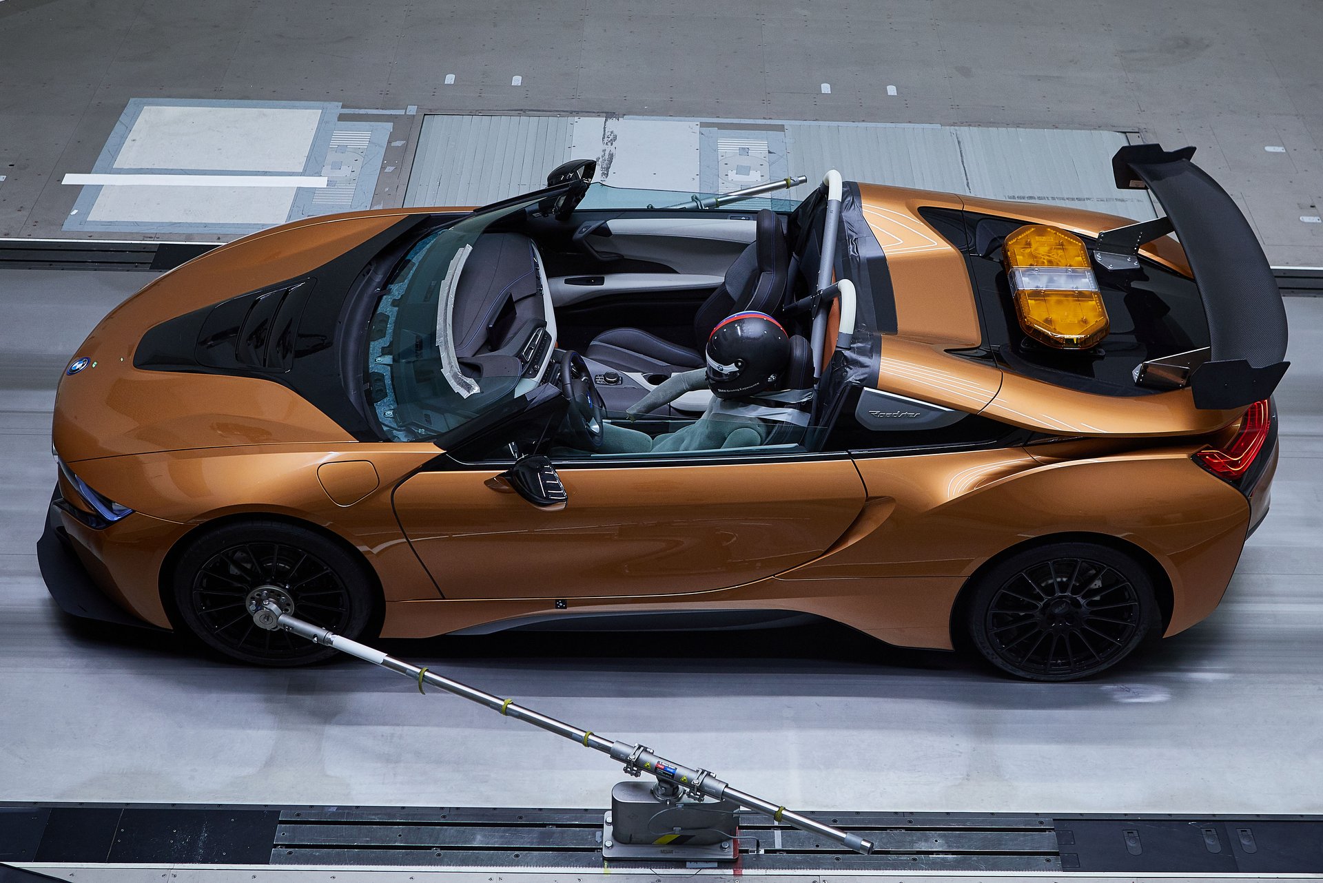Roadsterből épített biztonsági autót a BMW 5