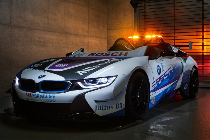 Roadsterből épített biztonsági autót a BMW