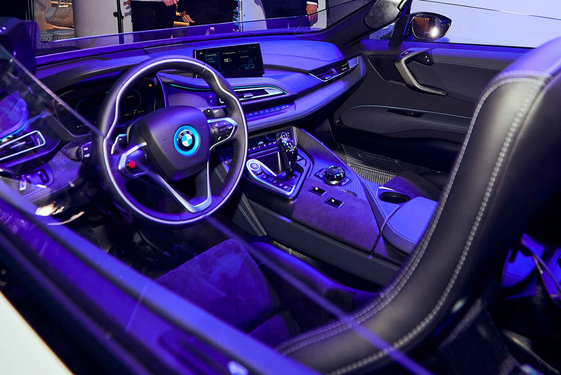 Roadsterből épített biztonsági autót a BMW 8