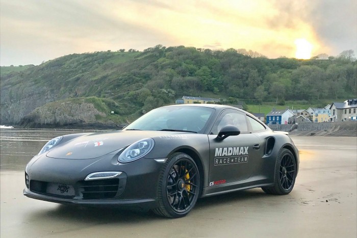 530-cal száguldott a tengerparti homokban 6