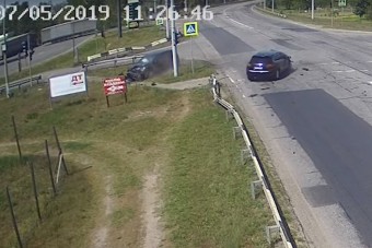 Frontálisan ütközött két Porsche, videón a baleset