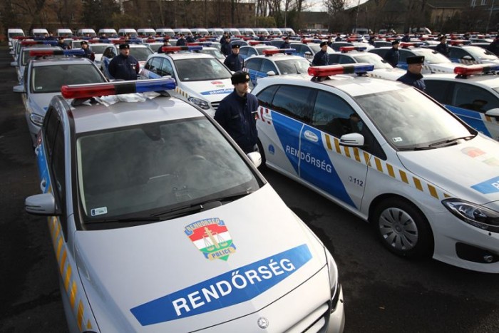 Csoda történt egy totálkáros Mercedes rendőrautóval 2 Csoda történt egy totálkáros Mercedes rendőrautóval 2