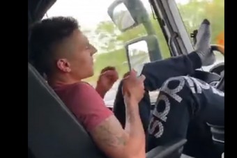 Imádkozunk, hogy ez a suhanc román kamionos soha ne lépje át a magyar határt